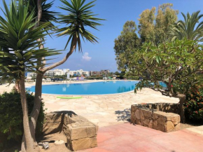 Modern, pool-side 2 bedroomed apartment